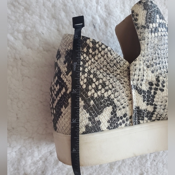 Steve Madden Women’s Wrangle snake print platform high top sneakers US 7 M - Picture 14 of 14